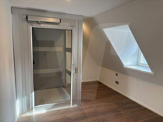 Beispielhafte Wohnraumgestaltung (aus der DG-Wohnung)