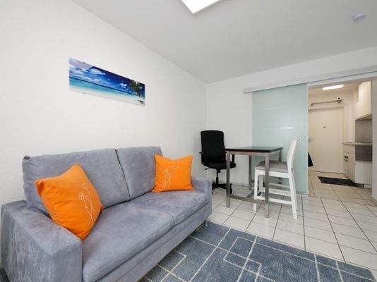 107 Wohnzimmer Couch (1 von 1)