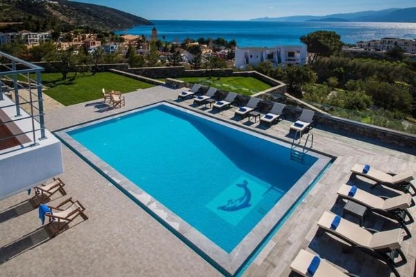 Moderne Villa mit 6 Zimmern und großzügigem Pool - Strand zu Fuß erreichbar