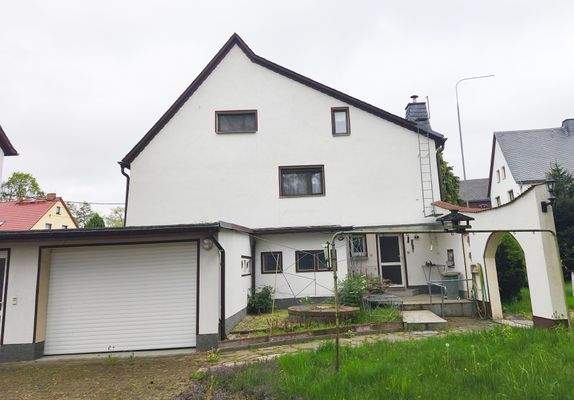 Haus Rückseite Innenhof Garage