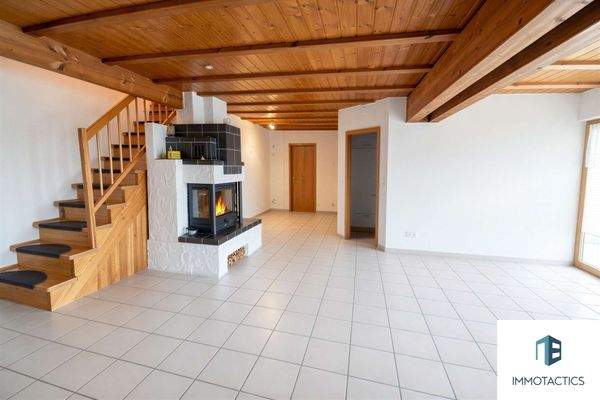 Wohnzimmer (KI-geräumt)