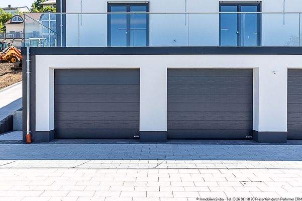 zwei Garagen EG-Wohnung