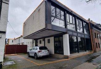 Gewerbe vorne und Hofeinfahrt1 - Kopie.jpg