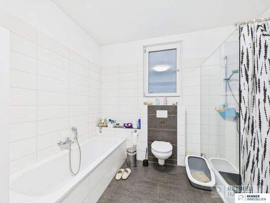 Wohnung 2 / Badezimmer EG