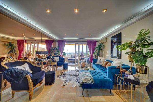 2022_03_11_7103 And8moreN_Y_Interior