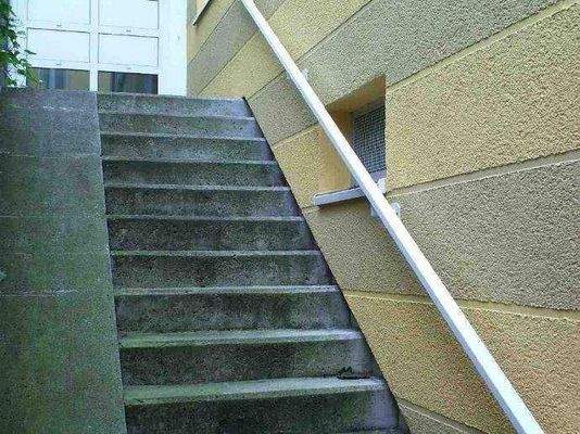 Außentreppe zur Fahrradkeller