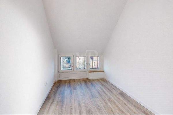 Wohnlich ausgebauter Raum im OG