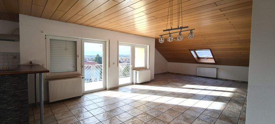 helles Wohnzimmer DG.jpg