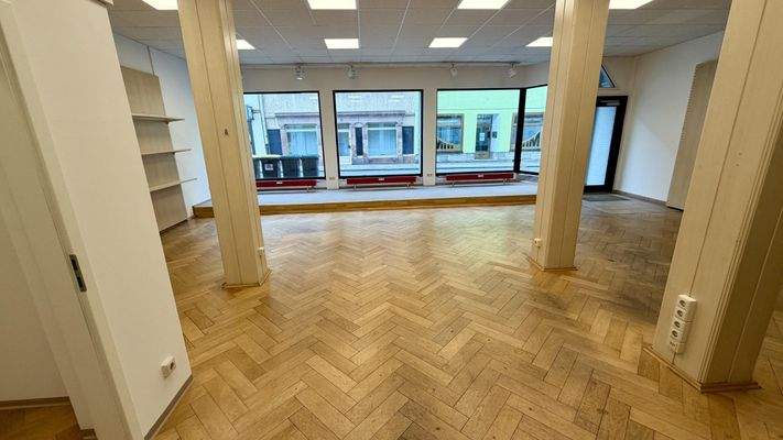 Ladengeschäft im Erdgeschoss