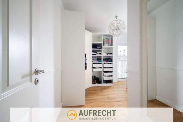 lichtdurchflutetes Schlafzimmer