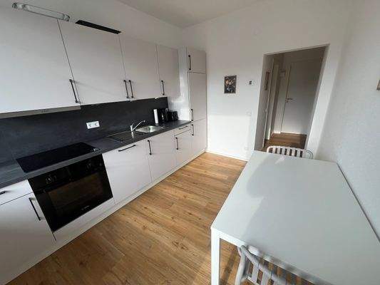 Küche mit Einbauküche