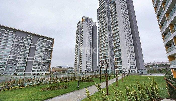 Apartments with Outdoor Swimming Pool in İstanbul Avcılar