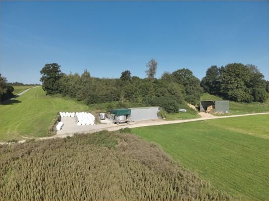 Ansicht landwirtschaftliche Mehrzwechhalle, offener Heu/ Futterlager; Silos