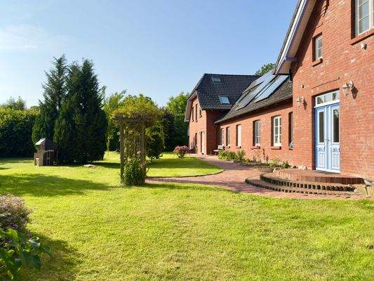 Gebäudeansicht - Gartenseite