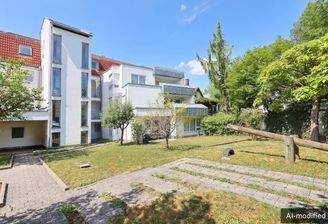 Blick vom schönen Innenhof Richtung der Wohnung (oben rechts) (Wetterverhältnisse KI-modifiziert)