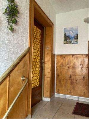 Treppenhaus & Zugang Wohnung - Erdgeschoss