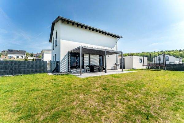 Außenansicht + Garten