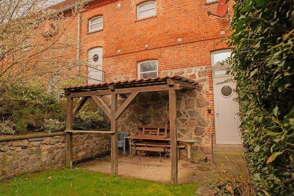 7 Ausgang zum Innenhof