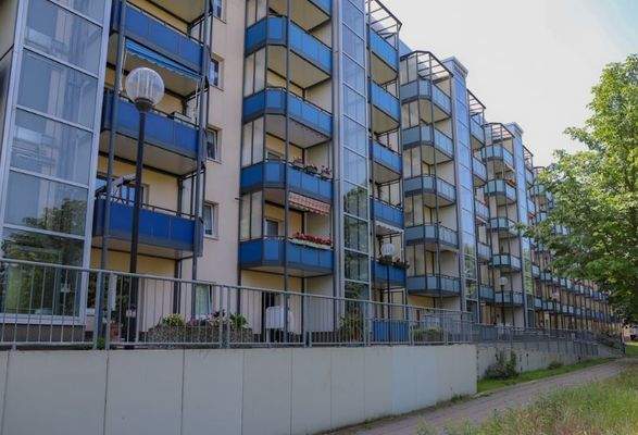 Ansicht Balkonseite und Rampe