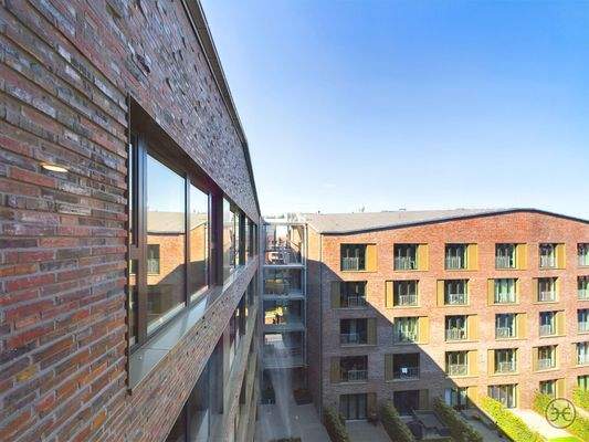 CAM02666G0-PR0034-STILL036