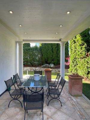 Große Terrasse mit Deckenstrahler!