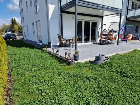 Terrasse mit Gartenbereich