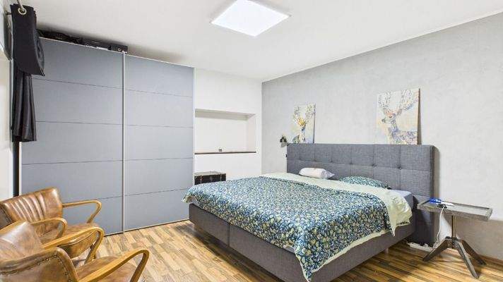 CAM04238G0-PR0053-STILL003