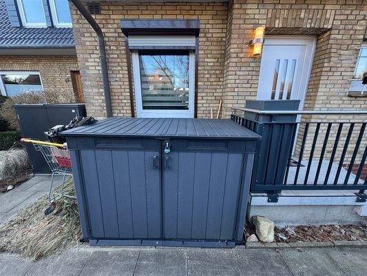 Eingansbereich mit Fahrrad Box