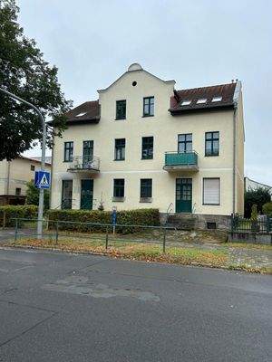  Hausansicht Wohn- und Geschäftshaus