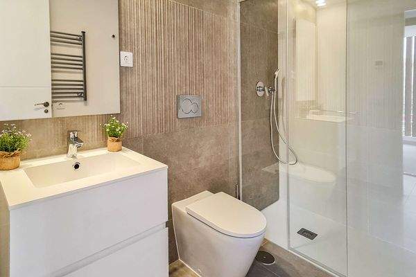 Badezimmer mit Handtuch Heizkörper 