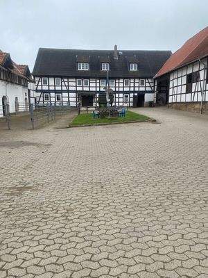 Blick zum Haupthaus Innenhof ohne Sonne