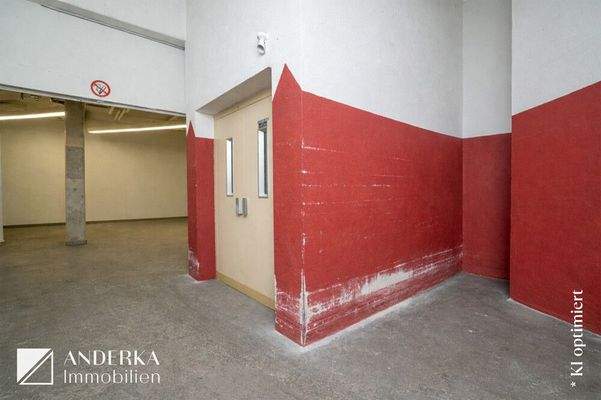 Aufzug mit Ladefläche