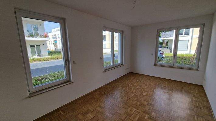 Helles Wohnzimmer mit Parkett