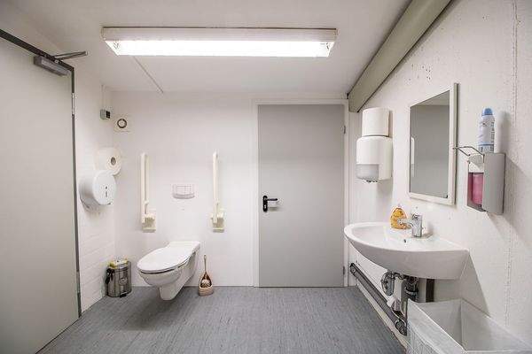 Behinderten-WC (gemeinschaftlich zu nutzen)