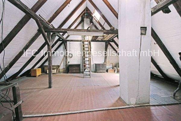 Dachgeschoss (Dachboden)