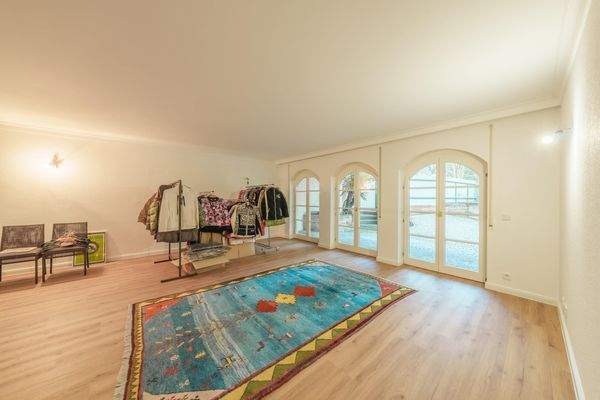 Wohn-/Essbereich mit Gartenzugang