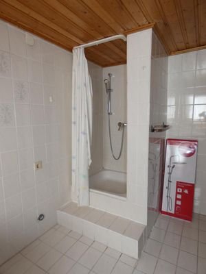Badezimmer im DG