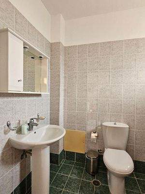 Kreta, Koutouloufari: Haus im Dorfzentrum mit großer Dachterrasse mit herrlichem Blick auf Hersonissos und das Meer zu verkaufen