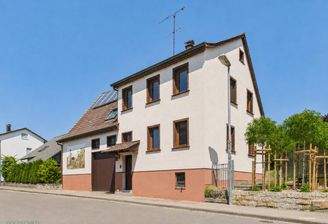 Einfamilienhaus_Hochdorf_Vorderseite (KI-modifiziert)
