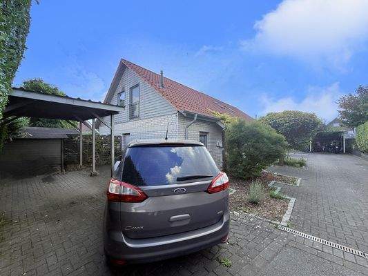 Vorder-/Seitenansicht  (vordere Doppelhaushälfte)