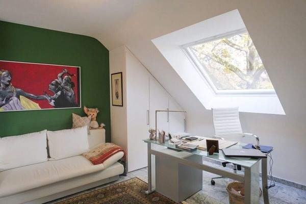 Nebenzimmer mit Einbauschrank