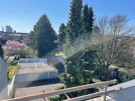Balkon mit Ausblick.jpg