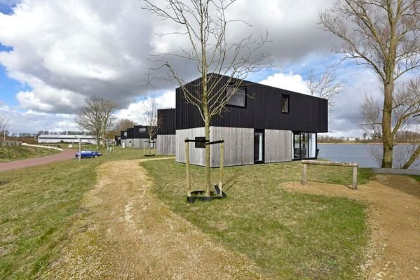 ferienhaus-kaufen-am-Wasser-brielle-011