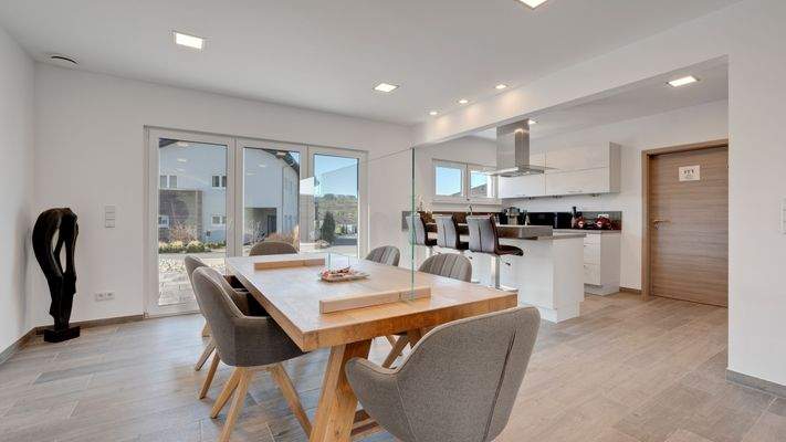 Esszimmer / Küche EG