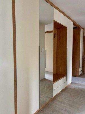 WE 04 - Flur Einbauschränke.jpg