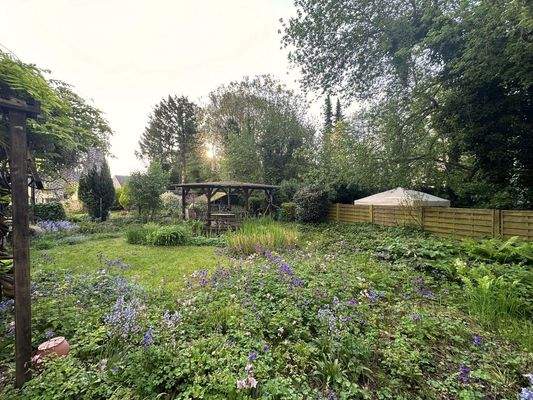 Gartenblick auf den Sitzplatz 