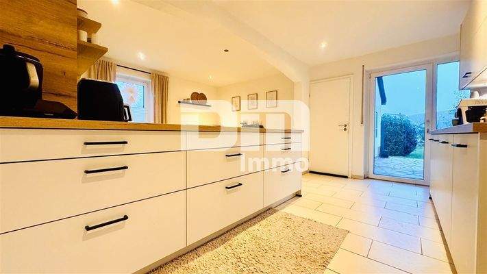 EG Wohnküche / Einbauküche / Zugang Terrasse