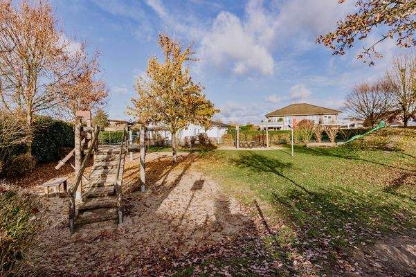 Spielplatz um die Ecke