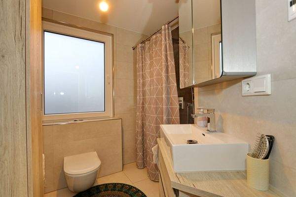 neues hochwertiges  Duschbad