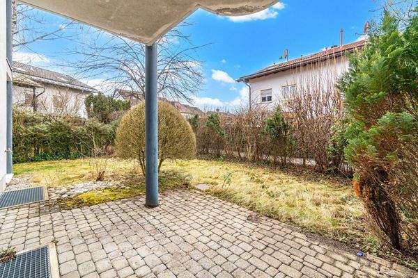 Terrasse und Privatgarten
